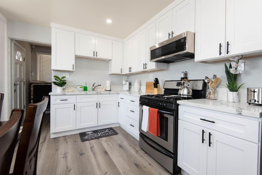 Lovely 2bedroom With Free Parking On Premise Apartment
