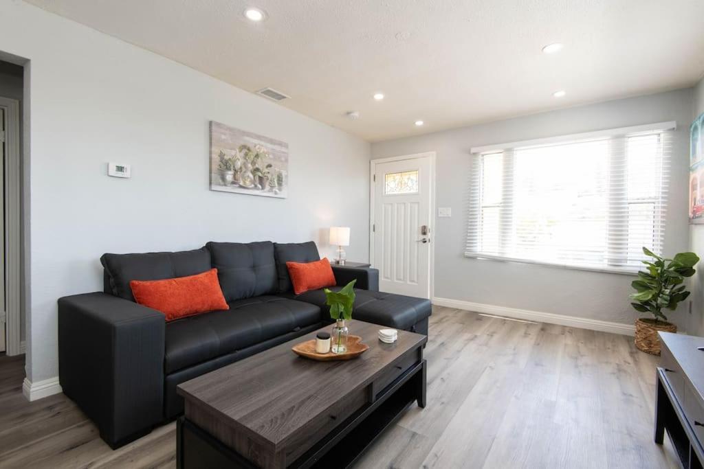 Apartment Lovely 2bedroom With Free Parking On Premise Los Angeles
