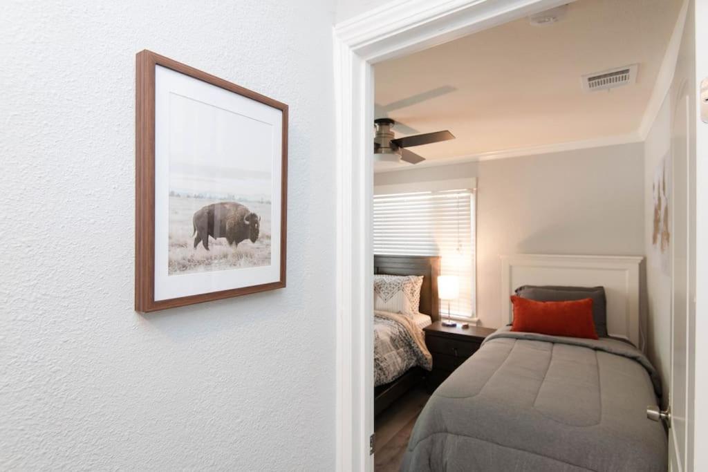 Lovely 2bedroom With Free Parking On Premise
