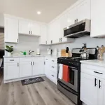 Lovely 2Bedroom Condo With Free Parking On Premise